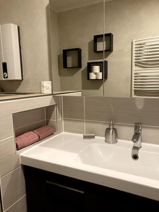 Grosse Wohnkueche, Terrasse, Schlafzimmer Am Steinhuder Meer, Wlan, Parkplatz, Fussbodenheizung, 70Qm Вунсторф Екстериор снимка